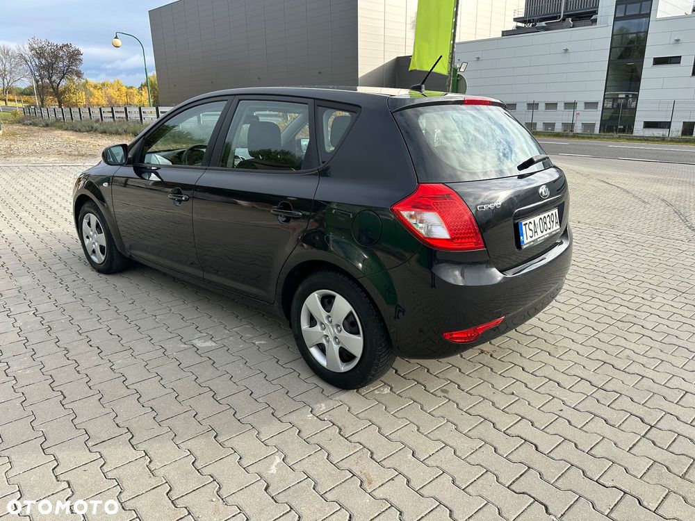 Kia Ceed 1.4 CVVT Dream-Team Edition - 6