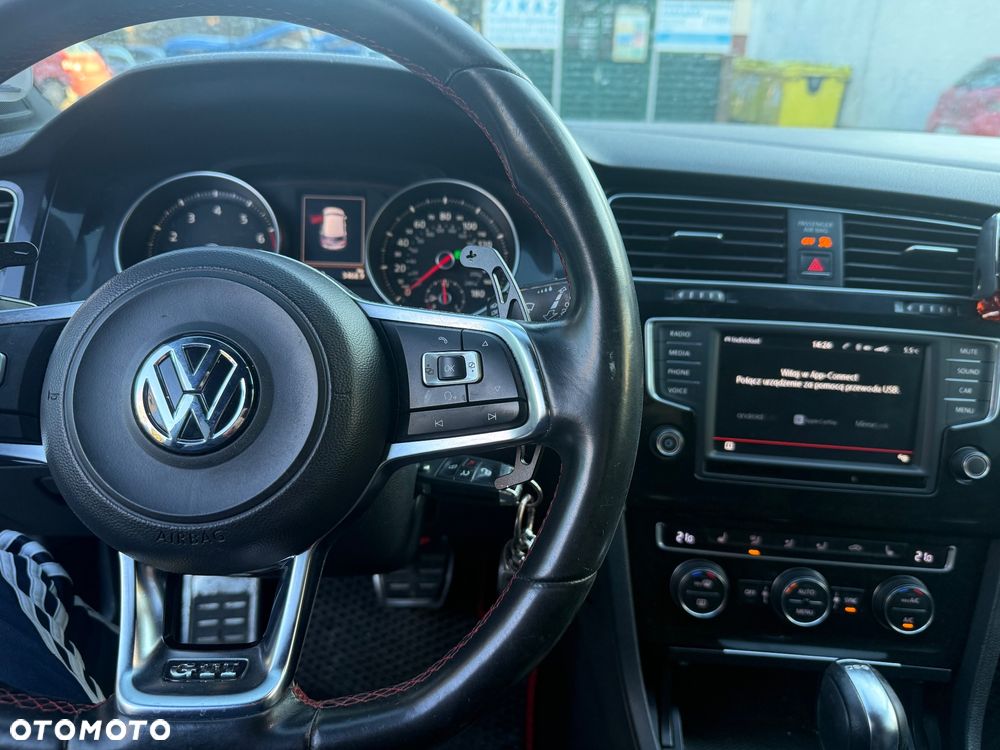 Volkswagen Golf - 6