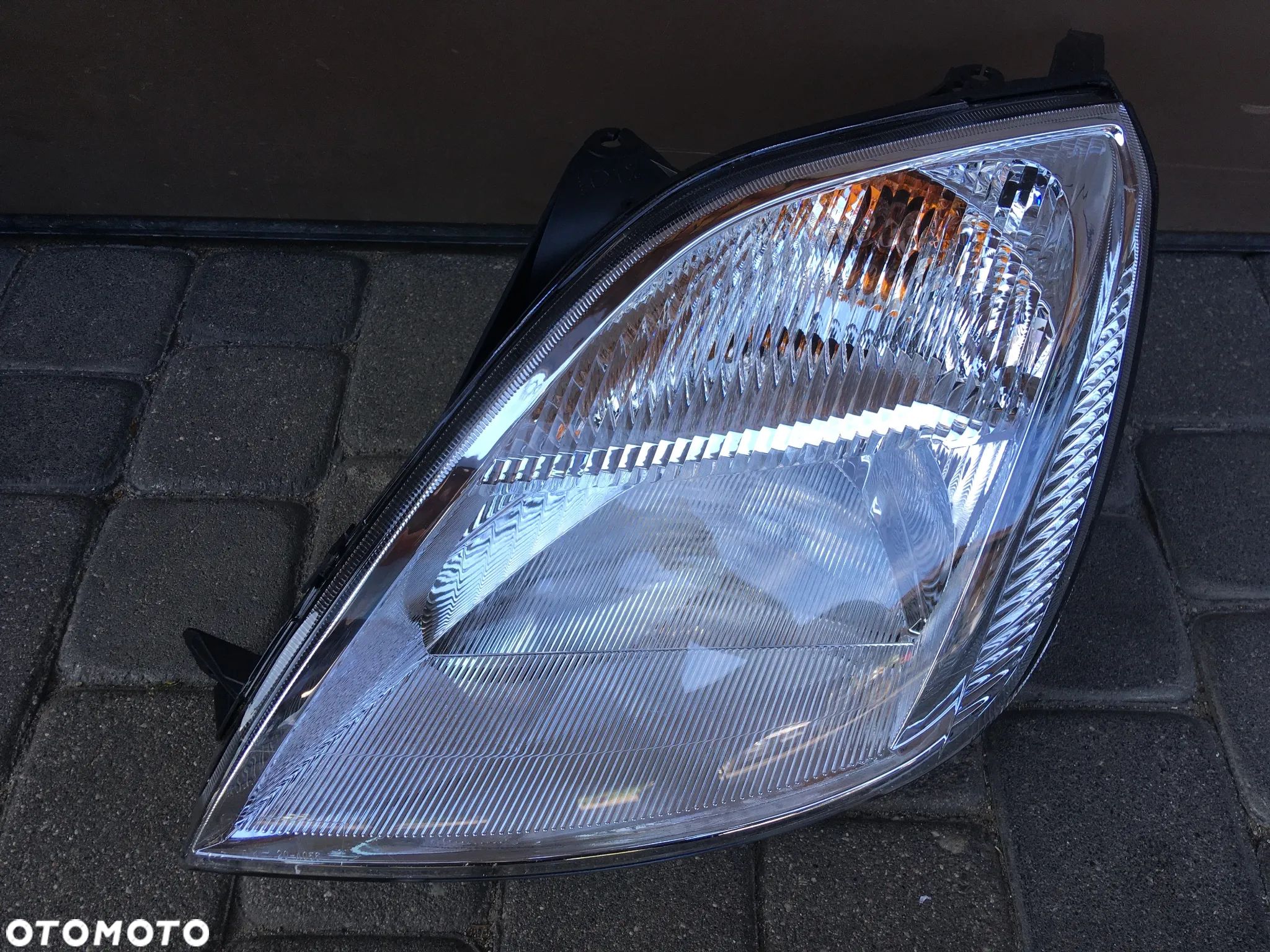 FORD FIESTA 02-05 REFLEKTOR LAMPA PRZEDNIA LEWA - 1