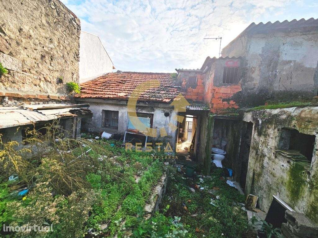 Moradia Térrea para Recuperar em Vilar do Paraíso – Vila Nova de Gaia - Grande imagem: 2/27