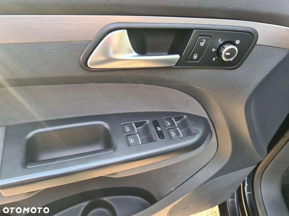 Volkswagen Touran - 14