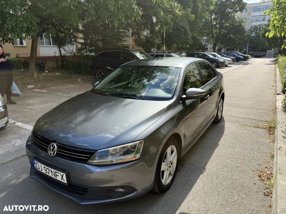 Volkswagen Jetta - 4