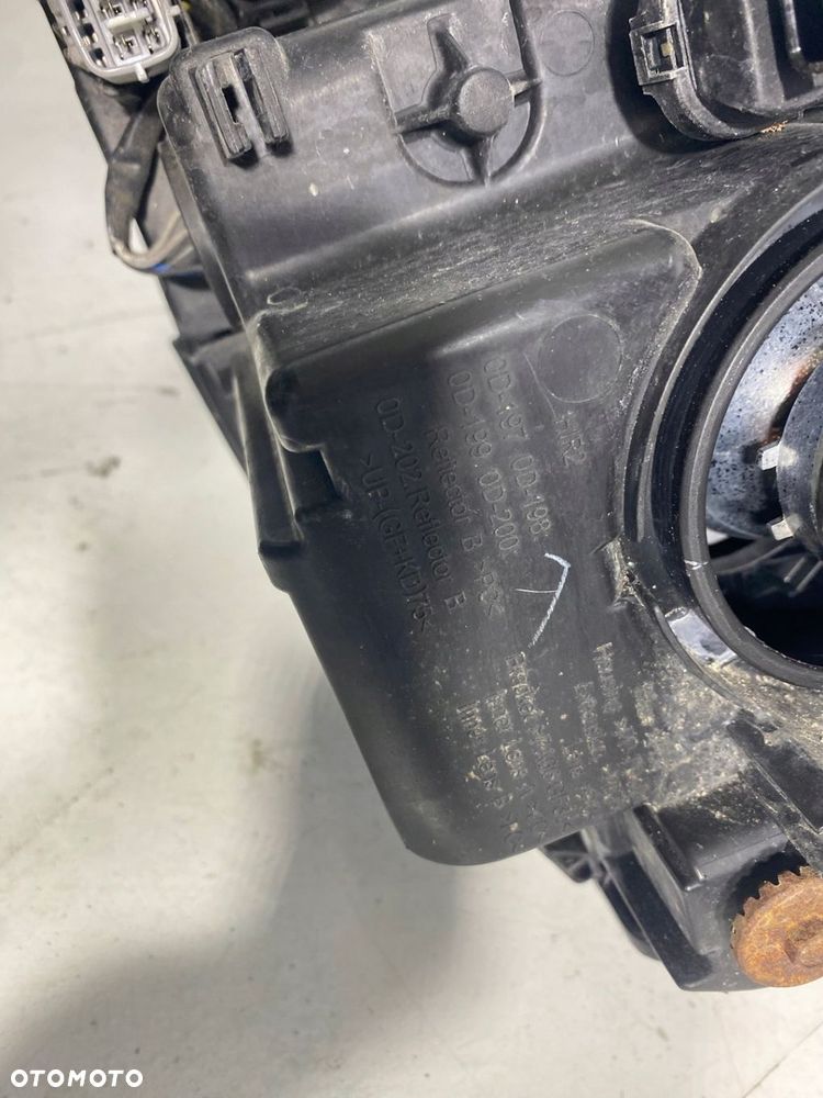 LAMPA PRAWY PRZÓD PRAWA PRZEDNIA TOYOTA YARIS III LIFT EU - 11