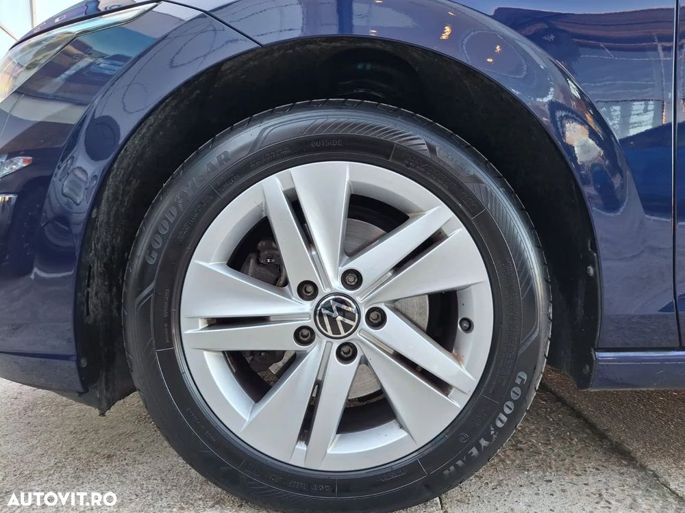 Volkswagen Golf - 28