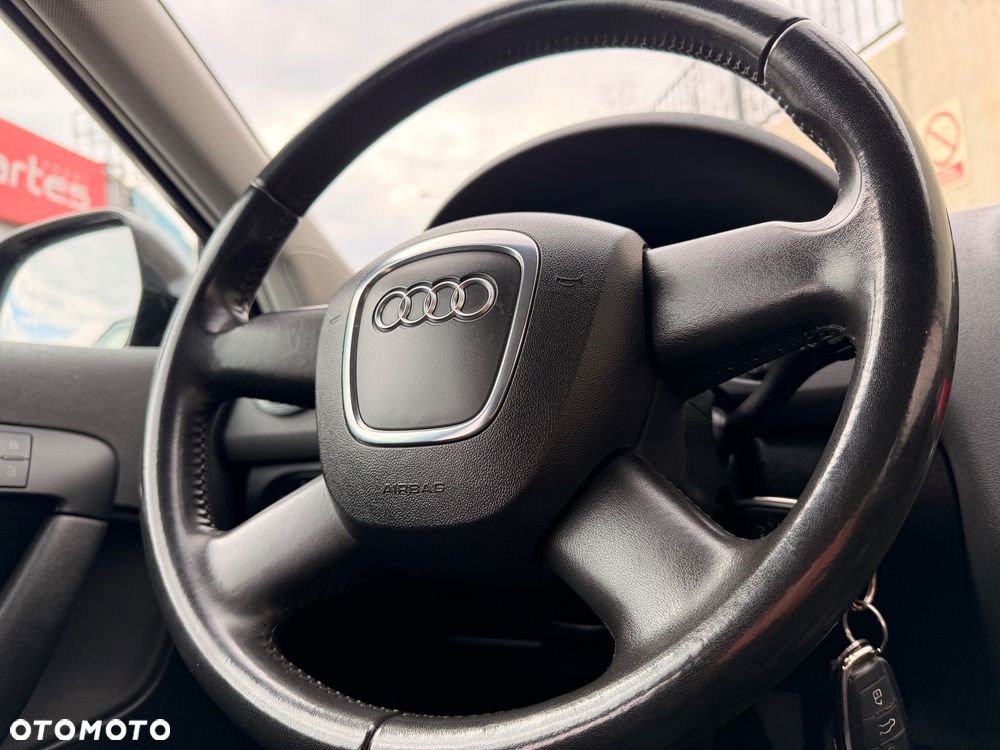 Audi A3 Sportback 1.6 TDI DPF Ambiente - 22