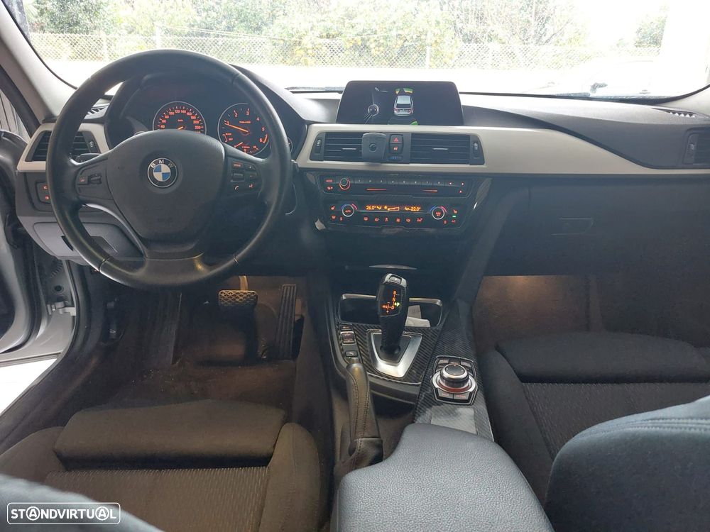 BMW 318 d Aut. Sport Line - 4