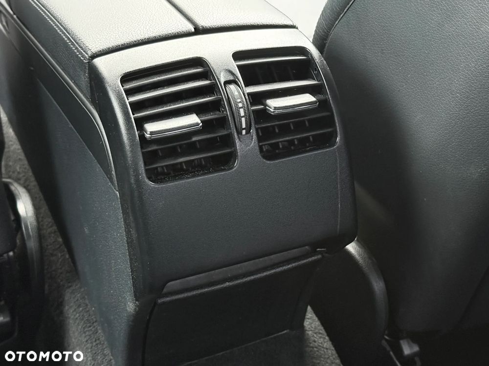 Mercedes-Benz Klasa E 220 CDI 7G-TRONIC - 30