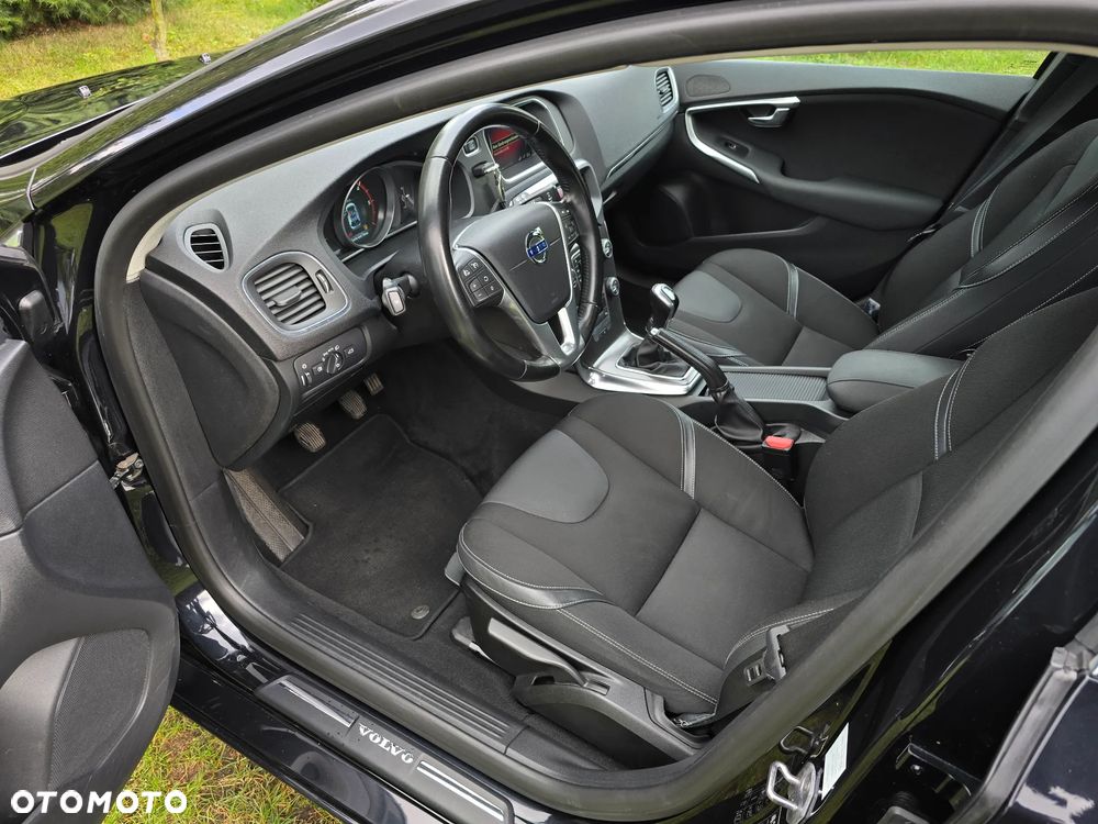 Volvo V40 D3 Momentum - 20
