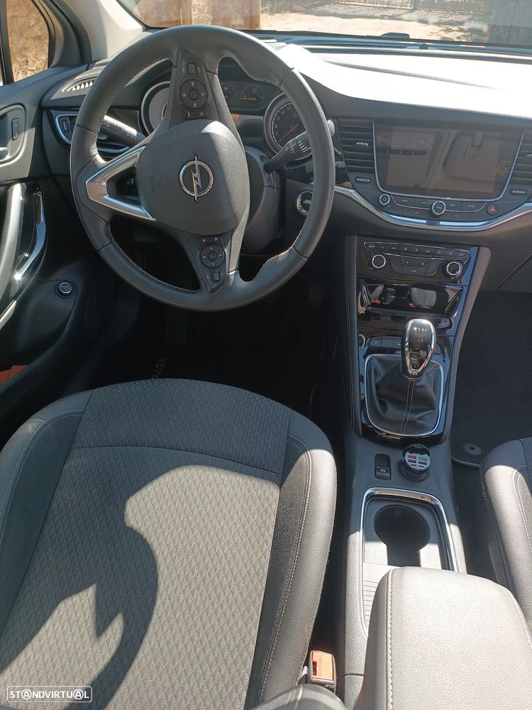 Opel Astra Sports Tourer - 8