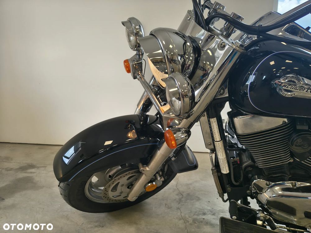 Suzuki Intruder - 7