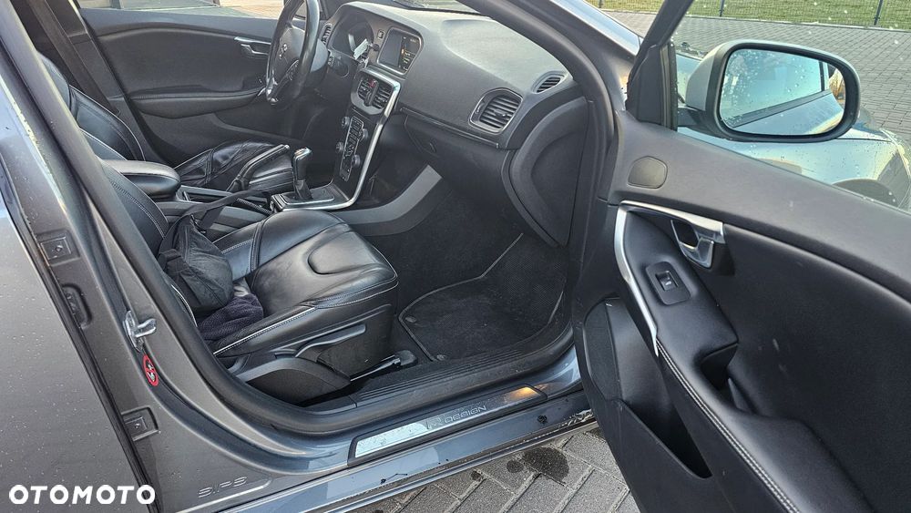 Volvo V40 D2 Drive-E R-Design Momentum - 8