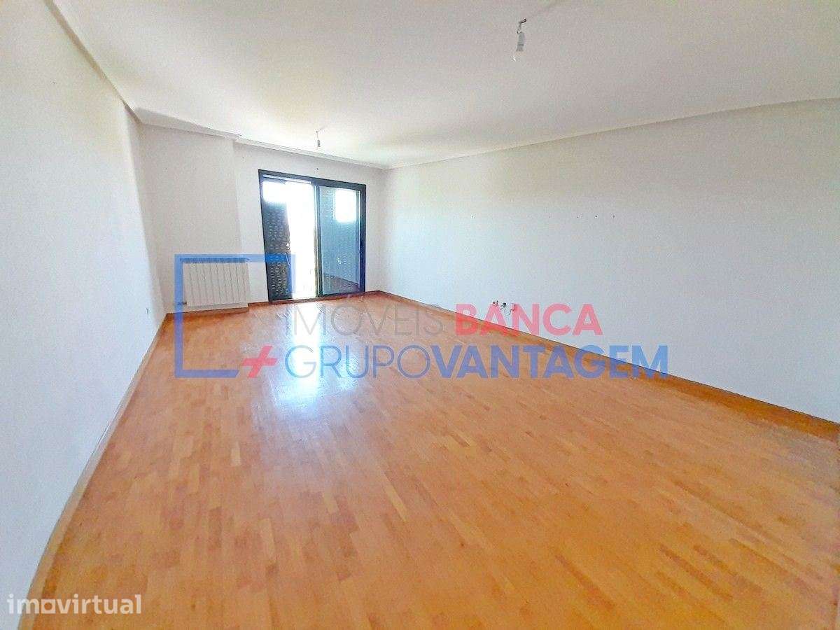 Apartamento T2 com  110 m2 situado em Alhos Vedros (Moita) - Grande imagem: 3/18