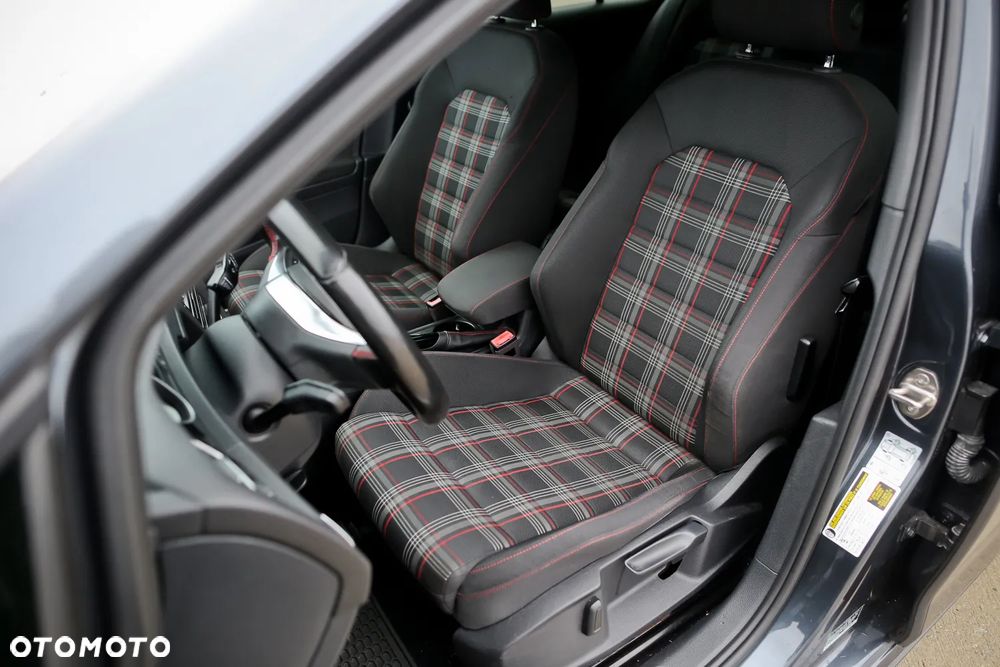 Volkswagen Golf - 16