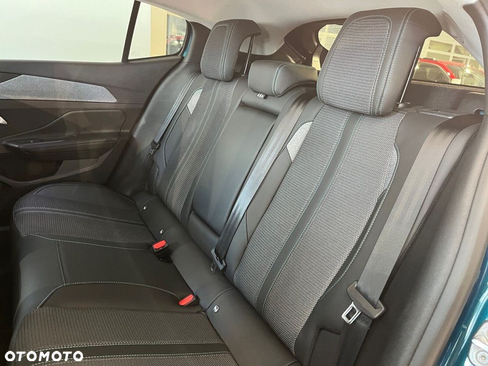 Peugeot 408 1.2 PureTech mHEV Allure S&S e-DSC6 - 11