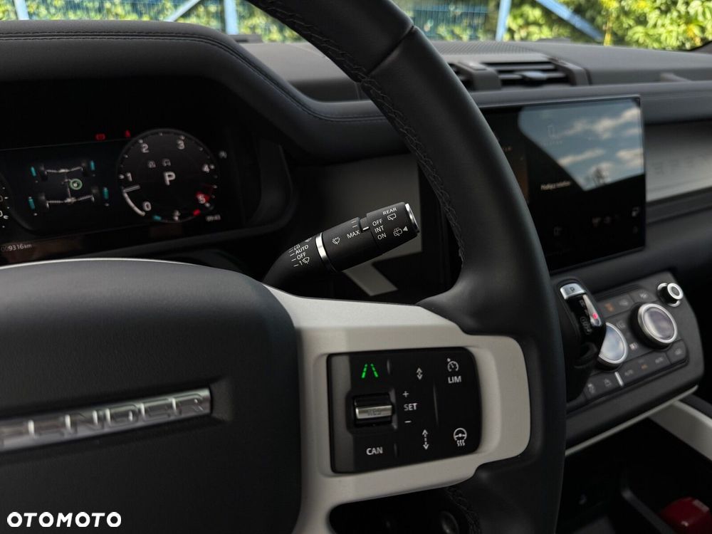 Land Rover Defender - 11