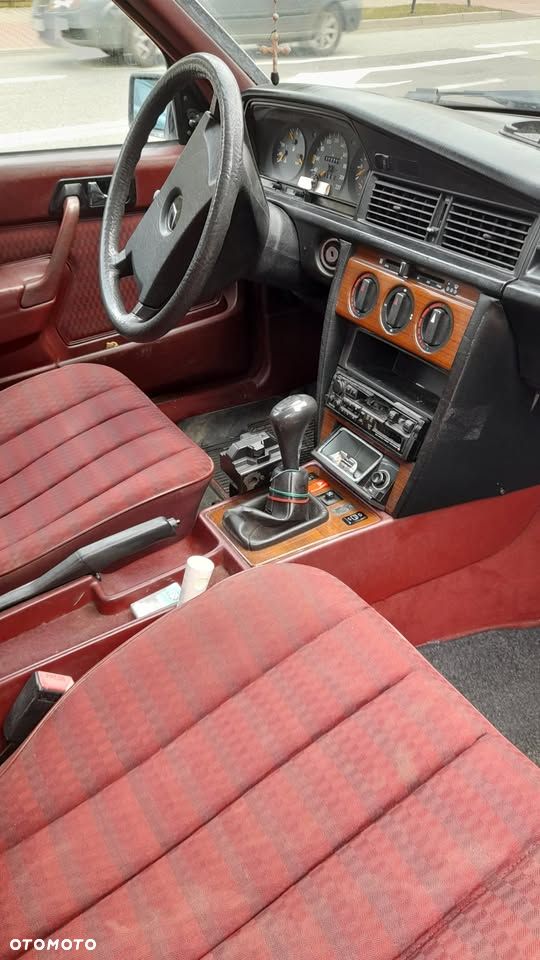 Mercedes-Benz W201 (190) - 5