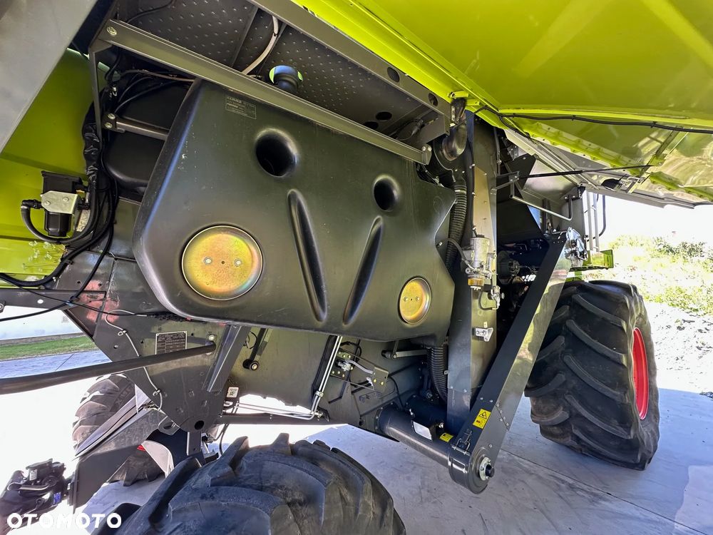 Claas TUCANO 320 - 6