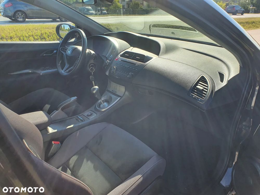 Honda Civic 1.4 i-VTEC Sport Black Edition - 12