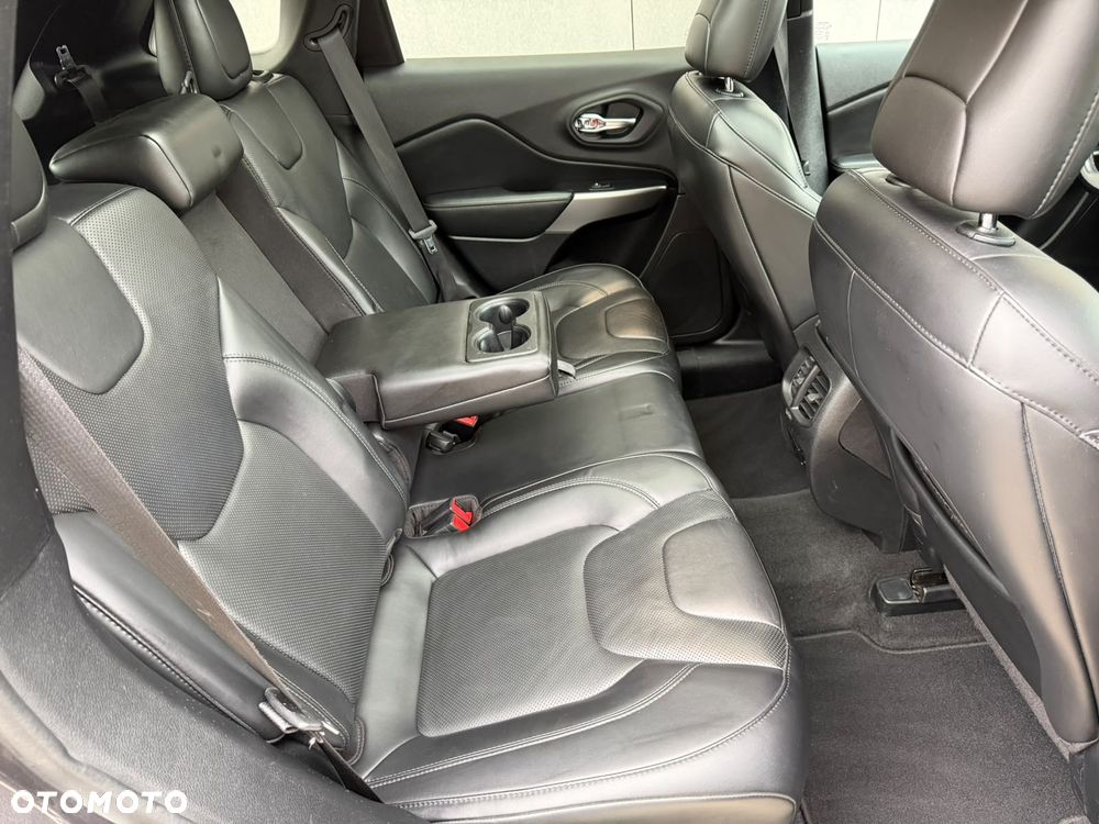 Jeep Cherokee - 20