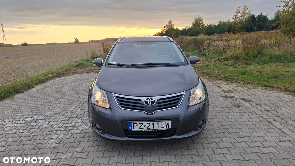 Toyota Avensis 2011 photo 2
