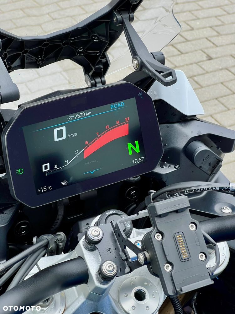 BMW F - 10