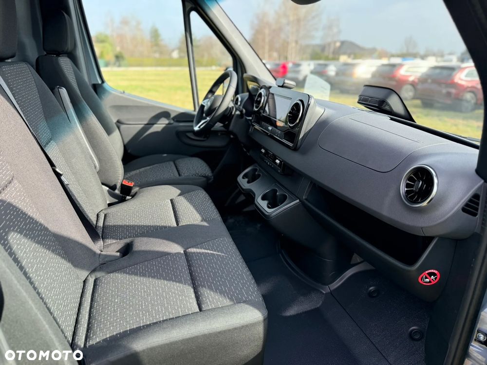 Mercedes-Benz Sprinter - 12