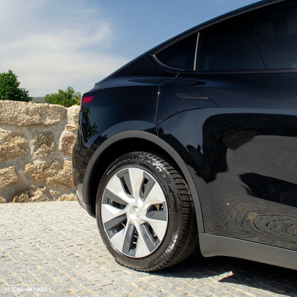 Tesla Model Y Long Range Dual Motor AWD - 9