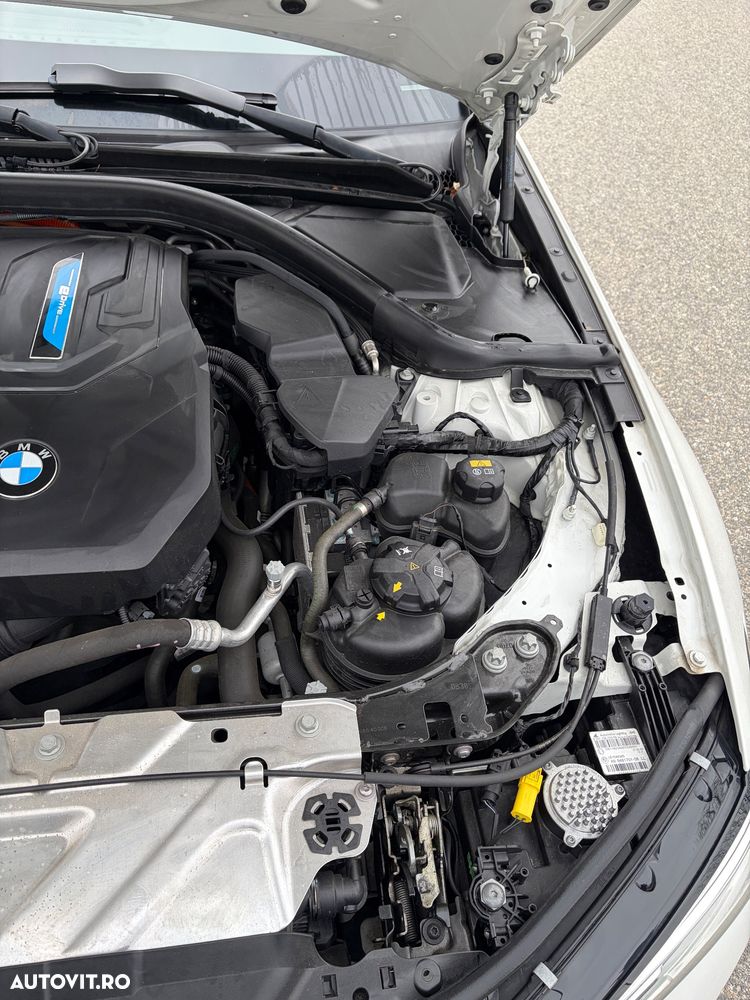 BMW Seria 3 330e Aut. - 23