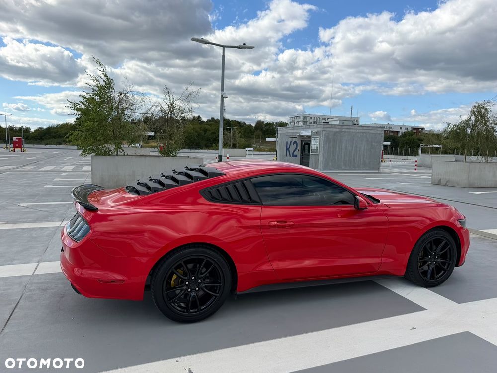 Ford Mustang - 8