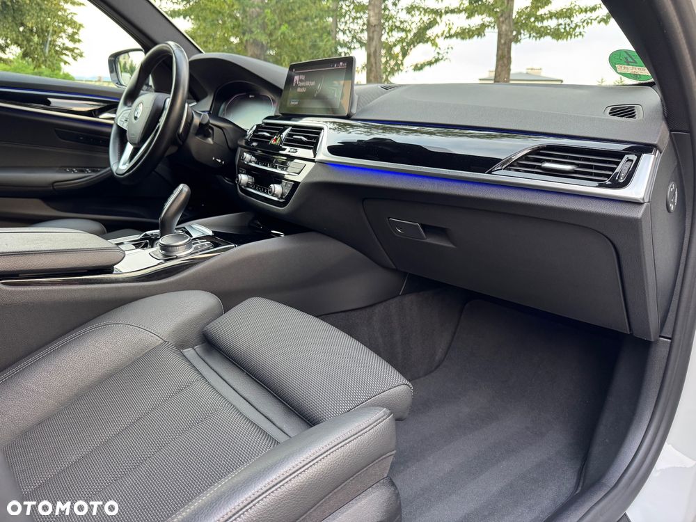 BMW Seria 5 530e xDrive M Sport Edition - 23