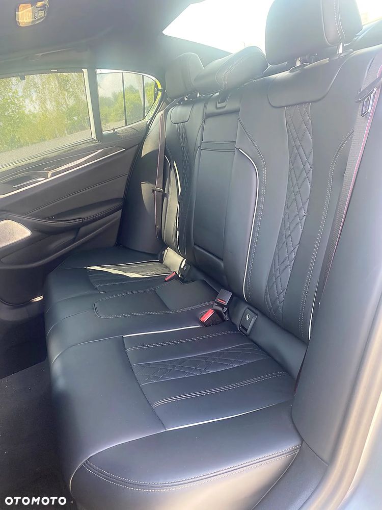 BMW Seria 5 M550i xDrive - 31
