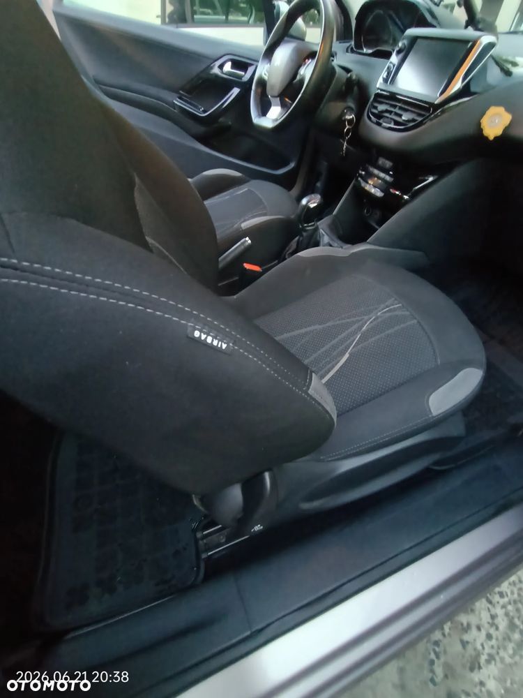 Peugeot 208 - 17