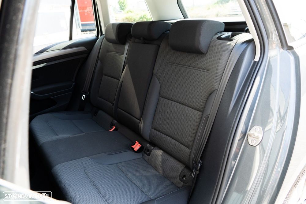 VW Golf 1.6 TDI Confortline - 39