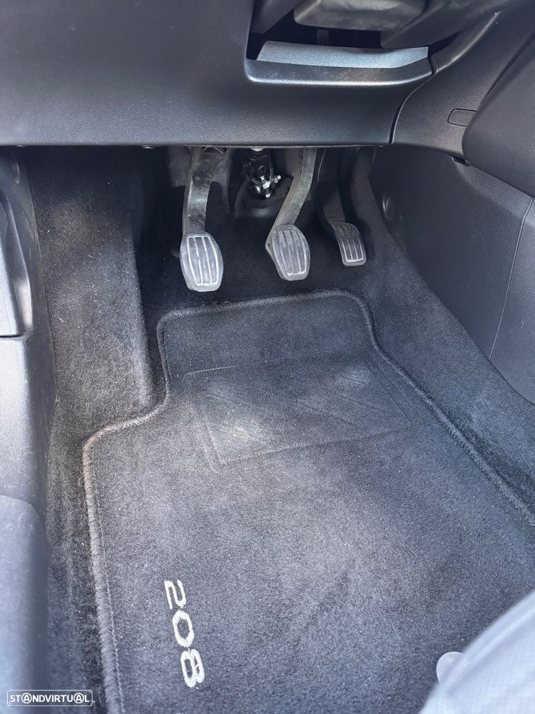 Peugeot 208 1.2 PureTech Allure - 15