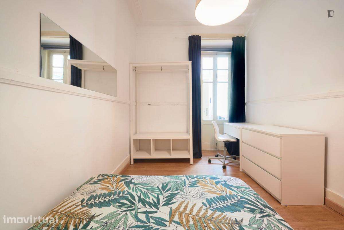 Quarto - localizado em Alameda Lisbon - Grande imagem: 3/13