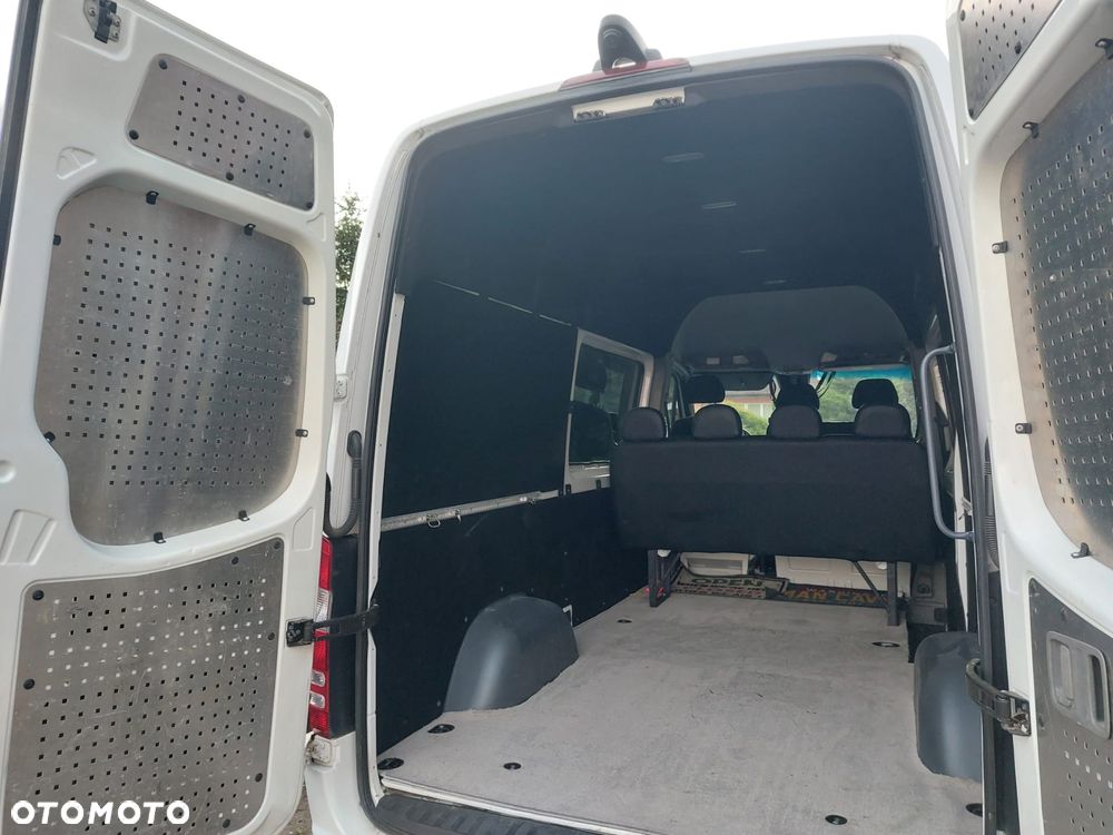 Mercedes-Benz Sprinter - 14