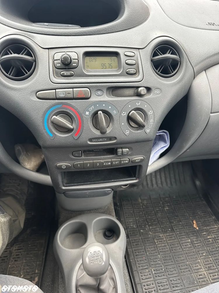 Toyota Yaris 1.0 Luna - 2