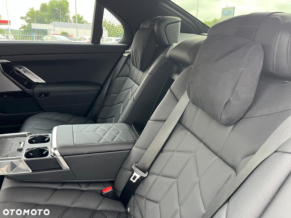 BMW Seria 7 750e PHEV xDrive M Sport sport - 23
