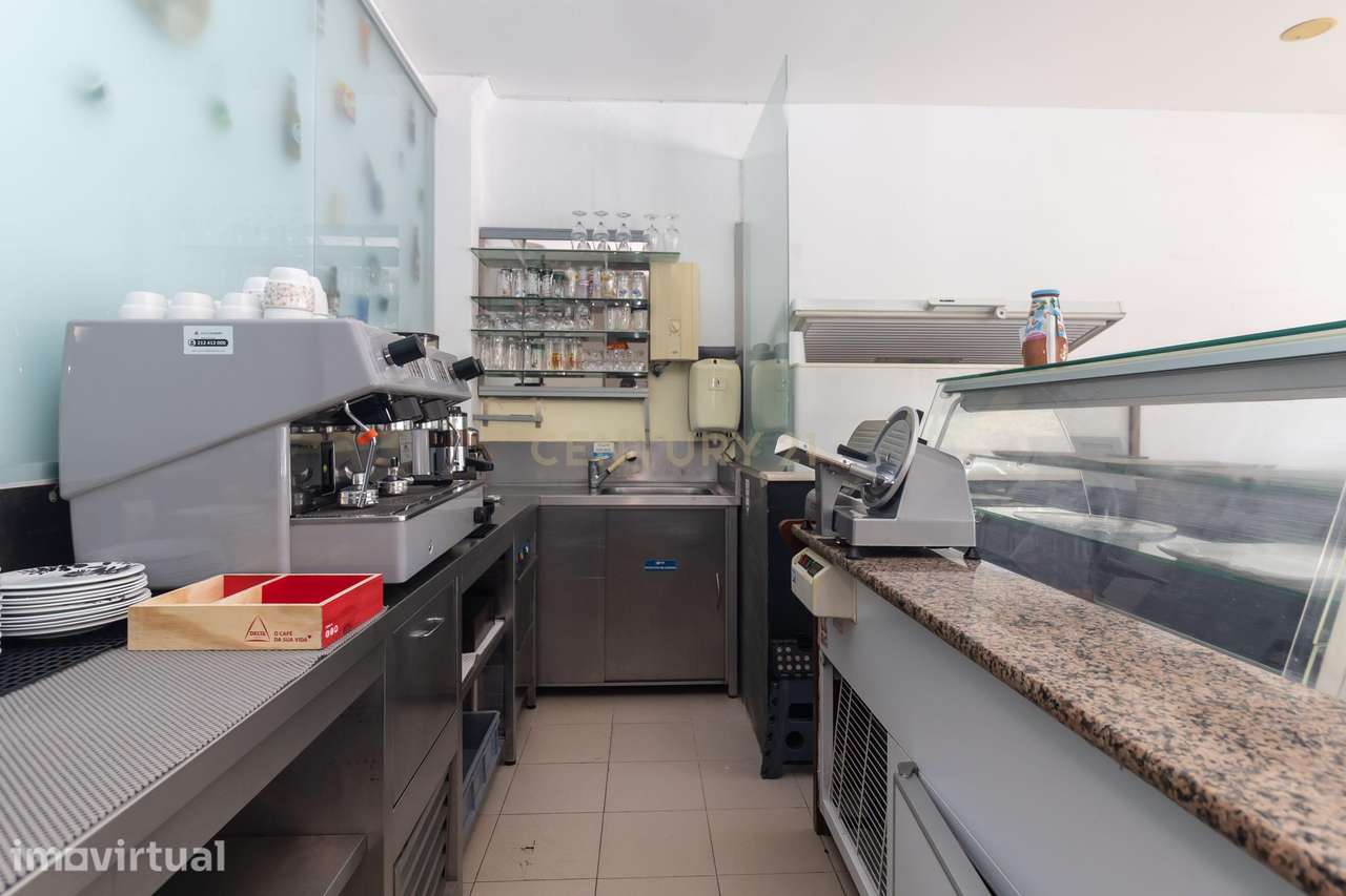 Investimento em Setúbal: Loja/Café/Snack-Bar Equipado e Distribuído po - Grande imagem: 5/38