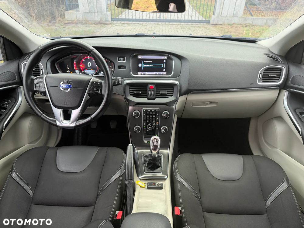 Volvo V40 D2 Momentum - 16
