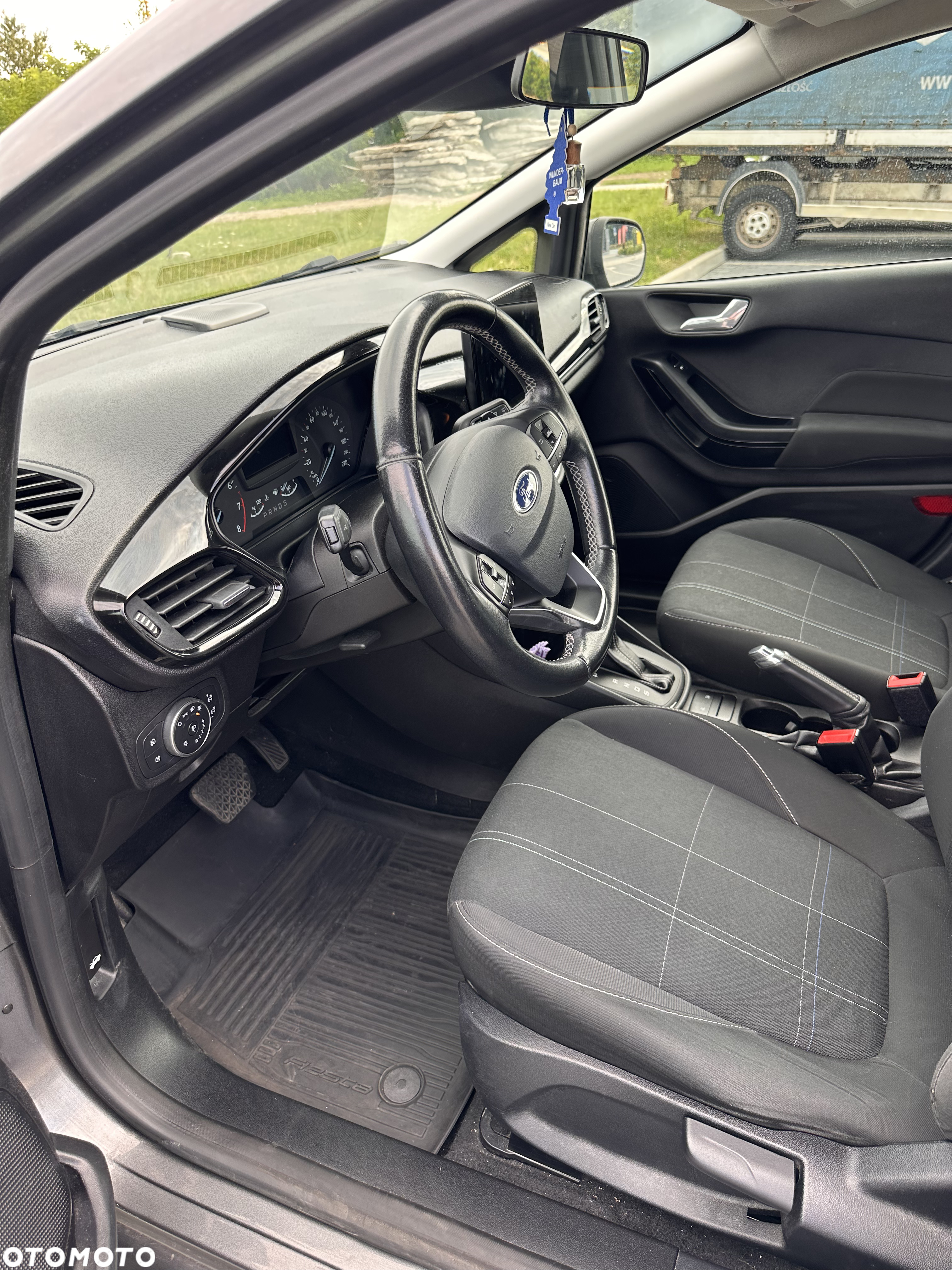 Ford Fiesta 1.0 EcoBoost S&S TREND - 10