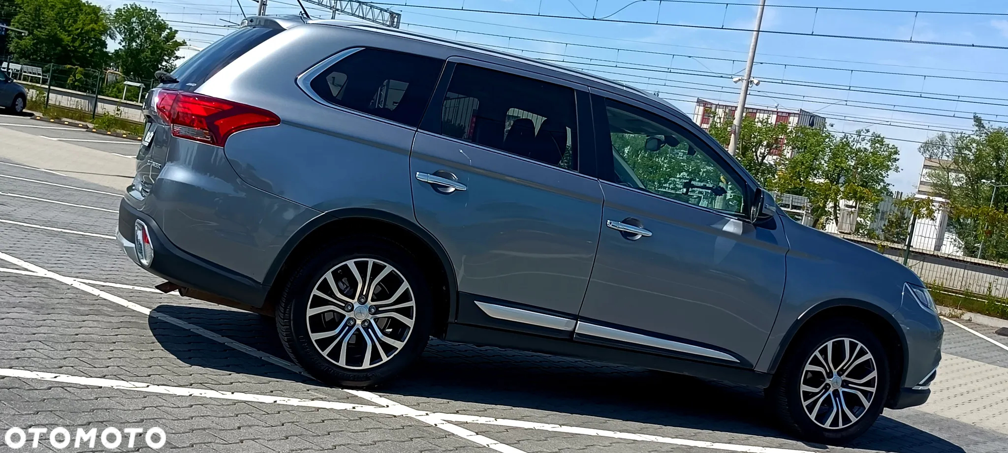 Mitsubishi Outlander 2.0 Instyle Navi 4WD CVT - 3