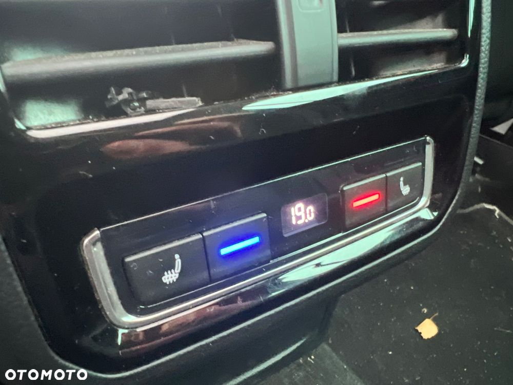 Volkswagen Passat 1.6 TDI SCR DSG Business - 9