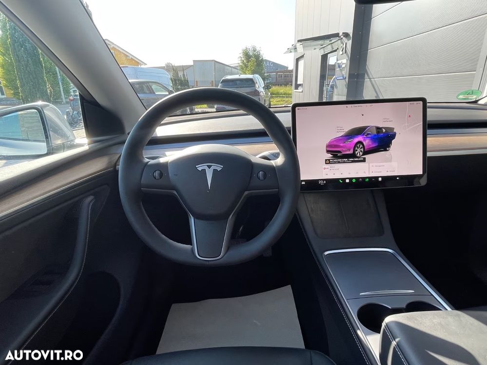 Tesla Model Y Long Range Dual Motor AWD - 12
