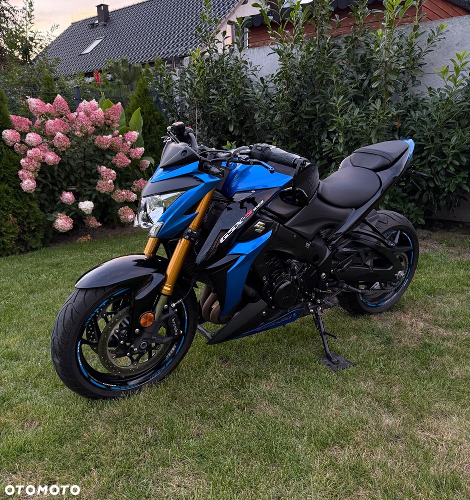 Suzuki GSX 1000 - 3