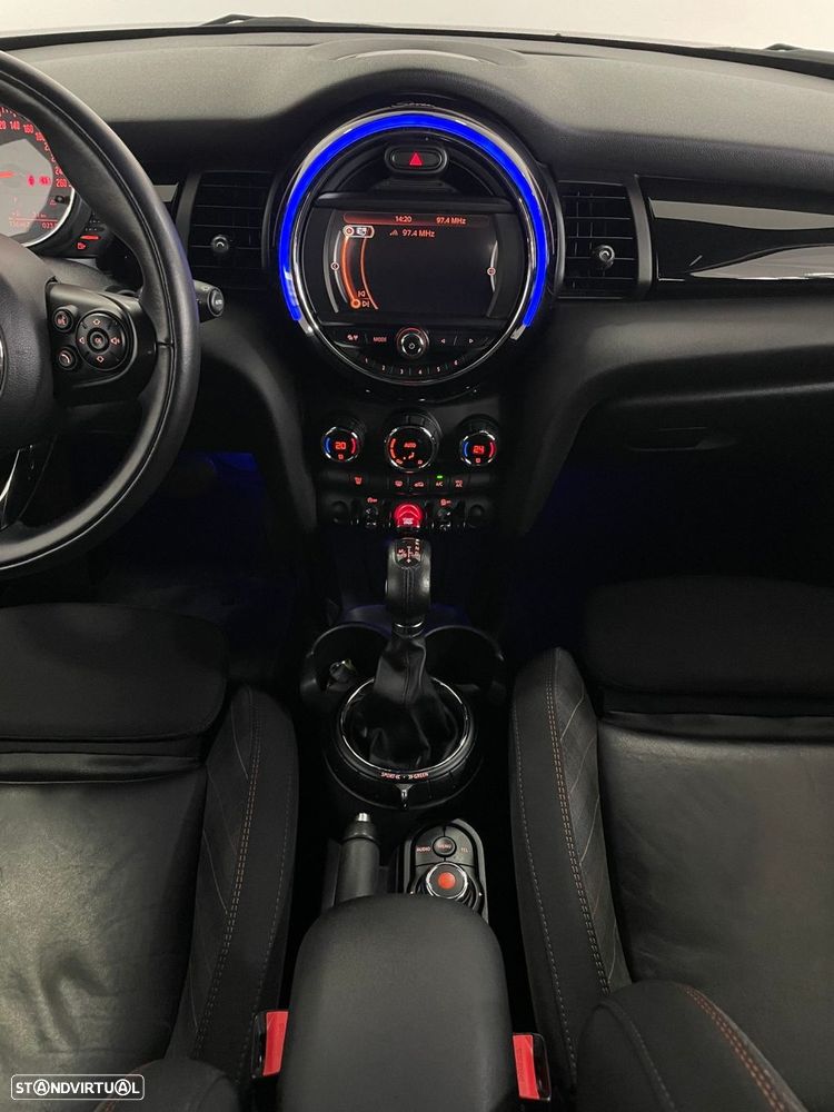 MINI 5 Portas Cooper D Aut. Seven - 26