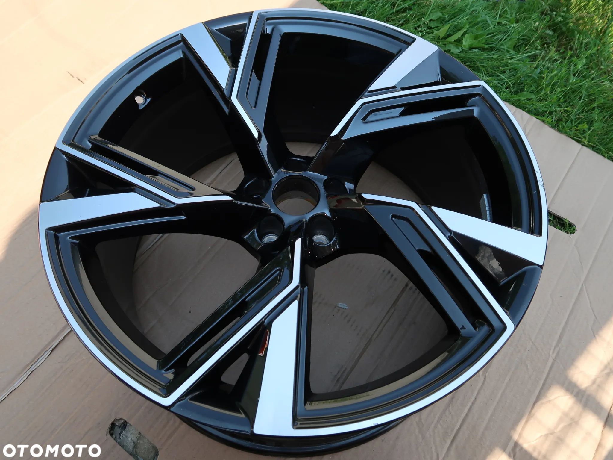 FELGA AUDI RS6 Q7 Q8 RSQ8 22'' 4K0601025DK - 1
