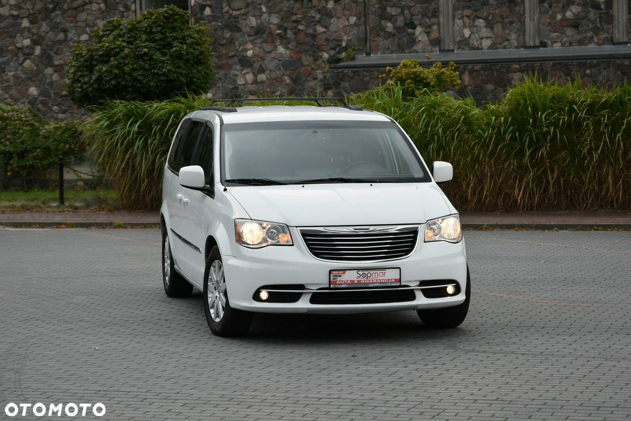 Chrysler Town & Country - 19