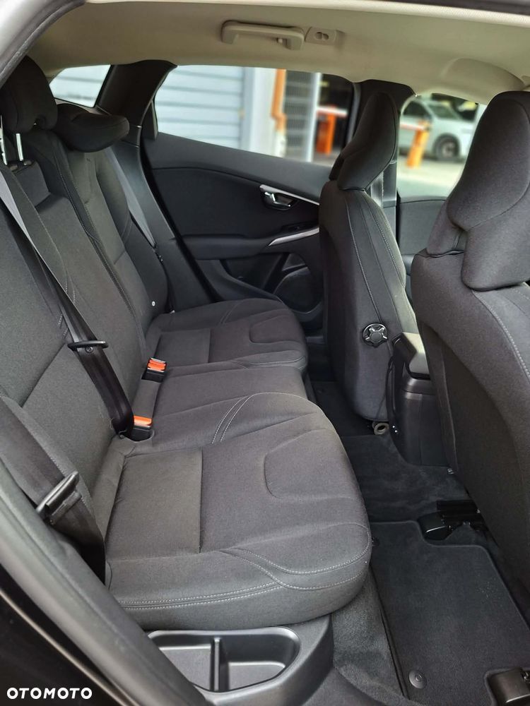 Volvo V40 Cross Country - 9
