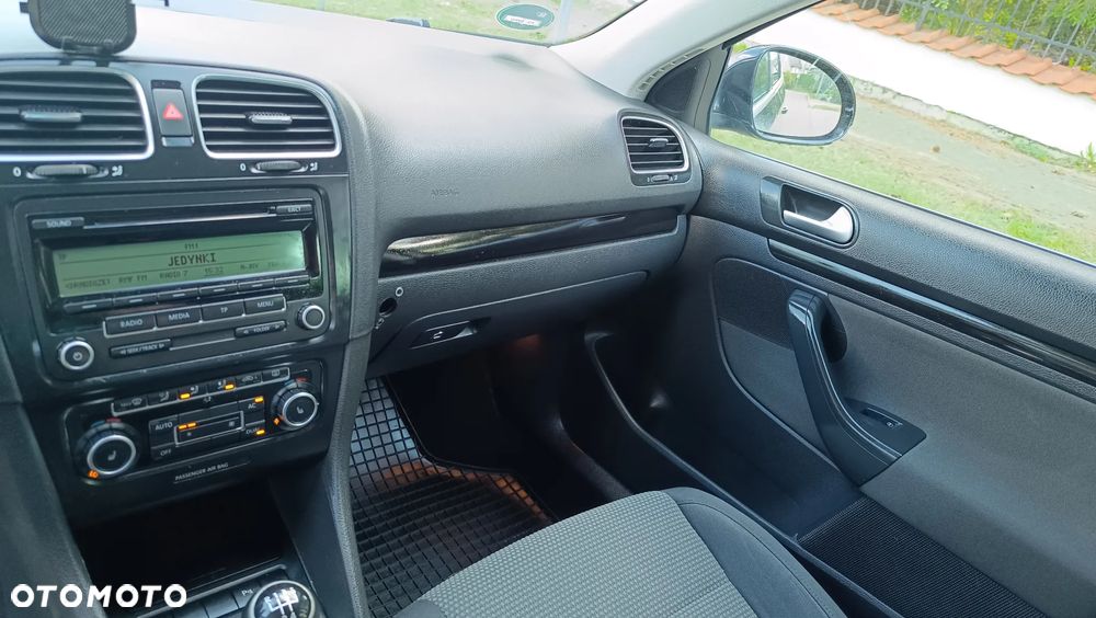 Volkswagen Golf 1.6 TDI DPF Comfortline - 29